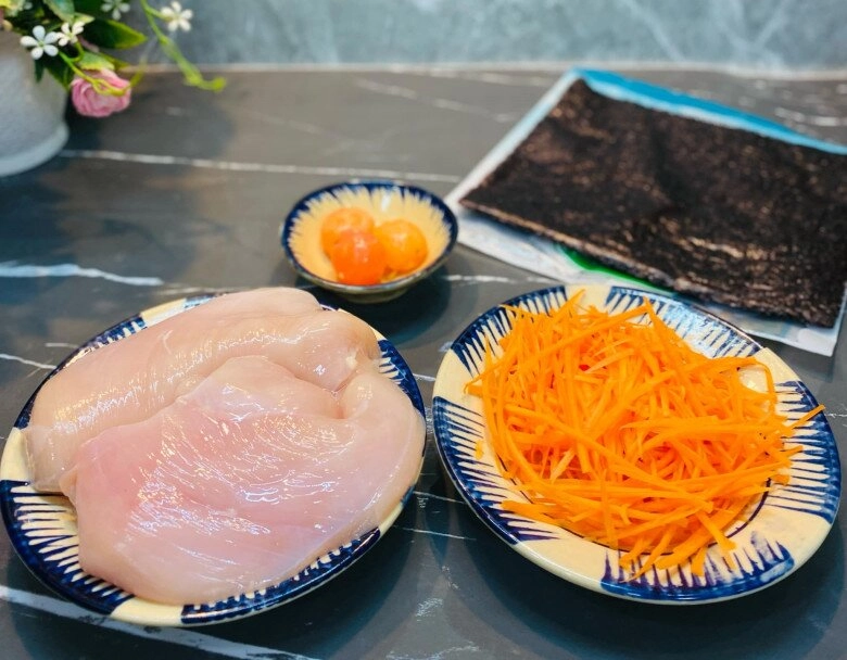 Chả ức gà trứng muối cuộn rong biển lạ miệng nhưng cực ngon để ăn cơm hay nhâm nhi đều thích hợp - 2