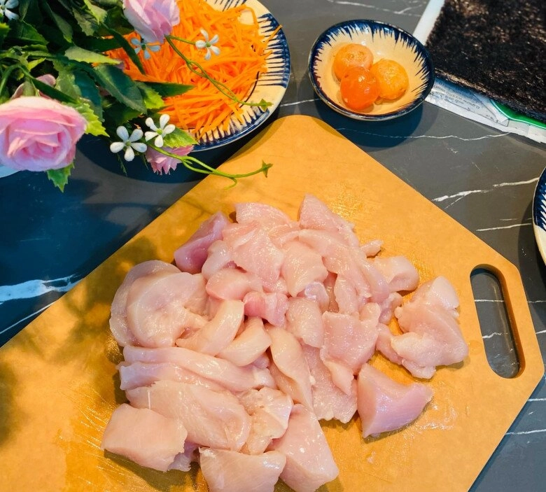 Chả ức gà trứng muối cuộn rong biển lạ miệng nhưng cực ngon để ăn cơm hay nhâm nhi đều thích hợp - 3