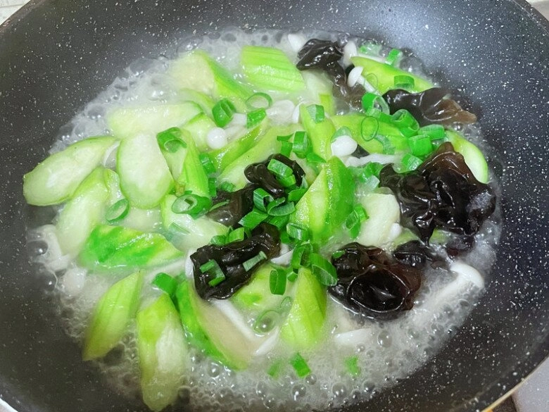 Chẳng cần xào mướp với giá đỗ đem nấu chung với thực phẩm của sự trường thọ được món ngon bổ mà rẻ - 5