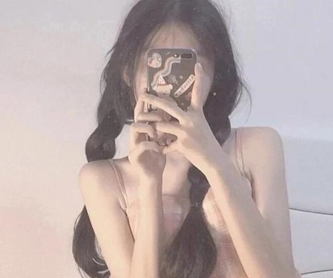 Cháu gái dậy thì có ngoại hình quá đẹp cảnh thay quần áo để lộ điều ngược lại khiến cô ruột lo lắng - 1