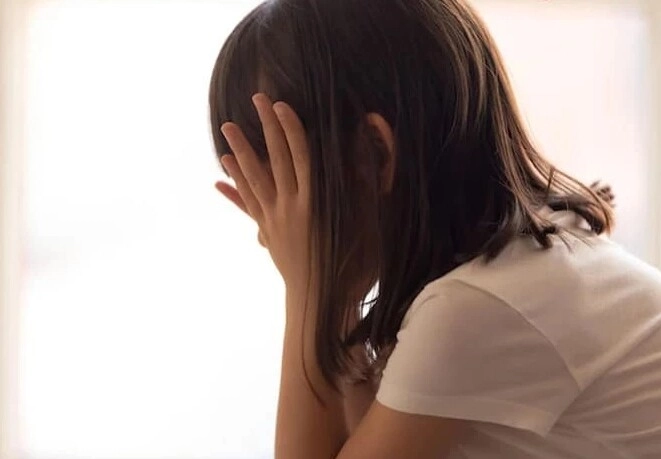 Cháu gái dậy thì có ngoại hình quá đẹp cảnh thay quần áo để lộ điều ngược lại khiến cô ruột lo lắng - 3