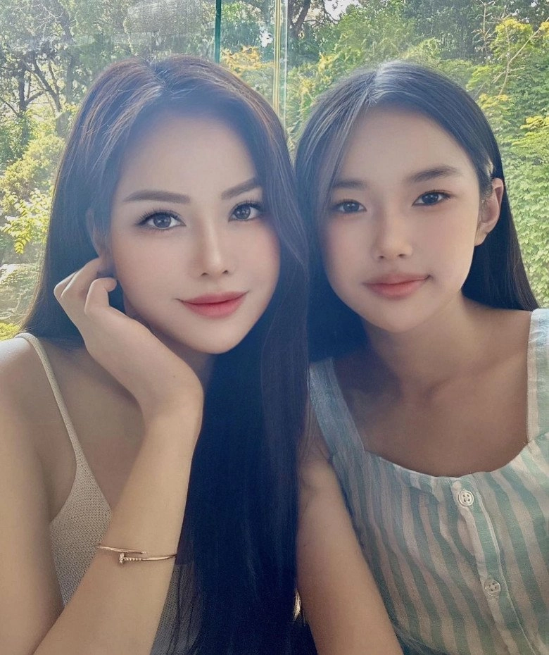Cháu gái tỷ phú hoàng kiều khoe dáng chuẩn đại tiểu thư nhà tài phiệt với suối tóc đen dài nhan sắc gây thương nhớ - 4