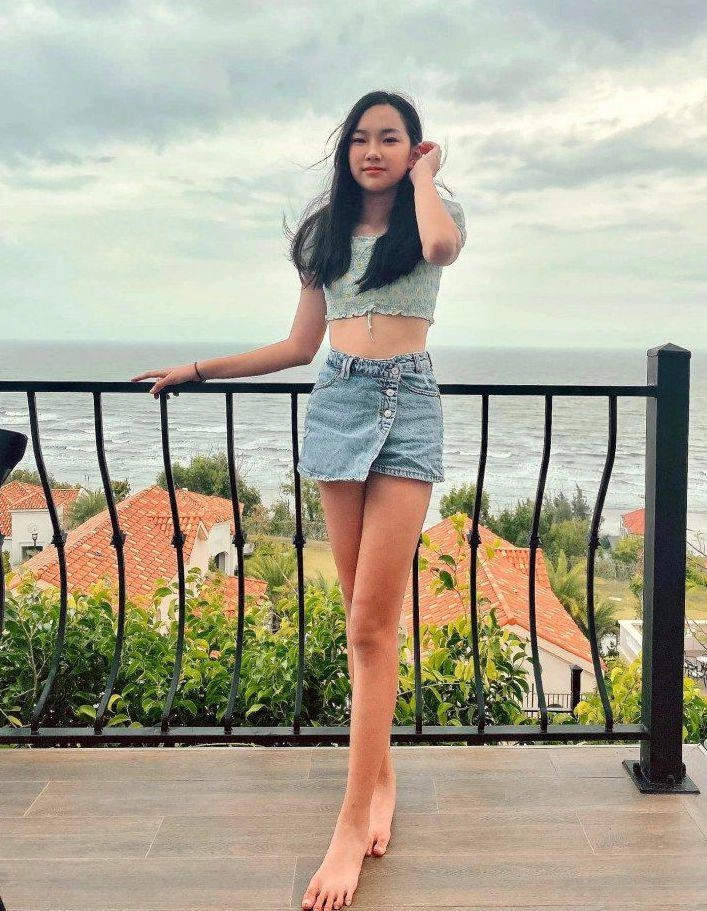 Cháu gái tỷ phú hoàng kiều khoe dáng chuẩn đại tiểu thư nhà tài phiệt với suối tóc đen dài nhan sắc gây thương nhớ - 7