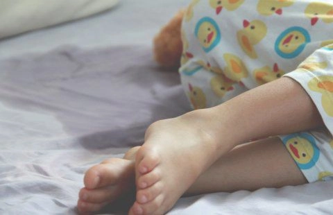 Cháu trai dậy thì tè dầm mỗi đêm bà đưa đi khám mới biết sự thật đáng sợ về một người thân trong nhà - 1
