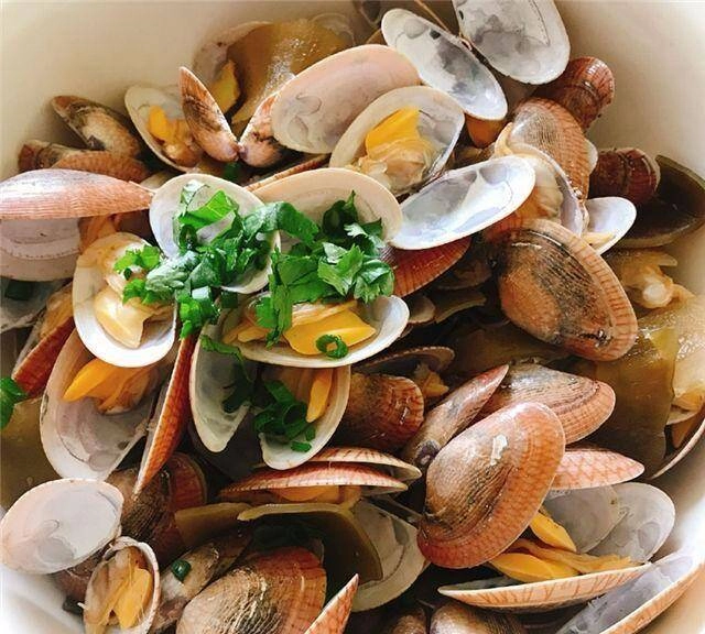 Cháu vượt 150 cây số về quê nghỉ lễ bà nội đãi mâm cua bề bề mực tôi không nói một lời đưa con đi - 3