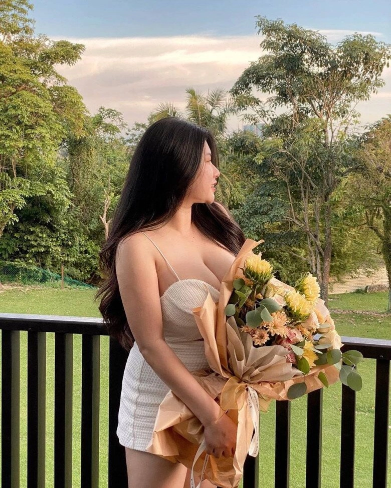 Chị gái mặc váy ngắn cũn cùng em trai gây chú ý ởphố đi bộ ai cũng tá hỏa khi biết mối quan hệ thật - 3