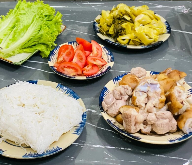 Chỉ một thay đổi nhỏ bún chân giò trở thành món ăn mới lạ ai cũng muốn thử - 2