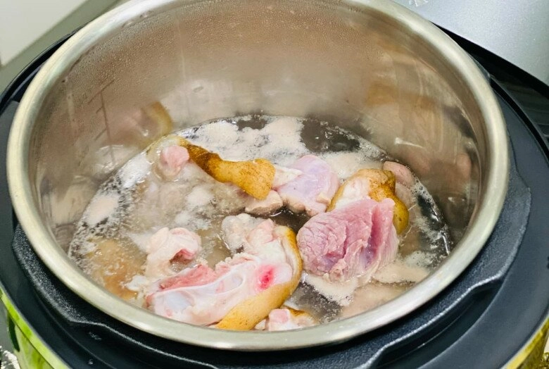 Chỉ một thay đổi nhỏ bún chân giò trở thành món ăn mới lạ ai cũng muốn thử - 4