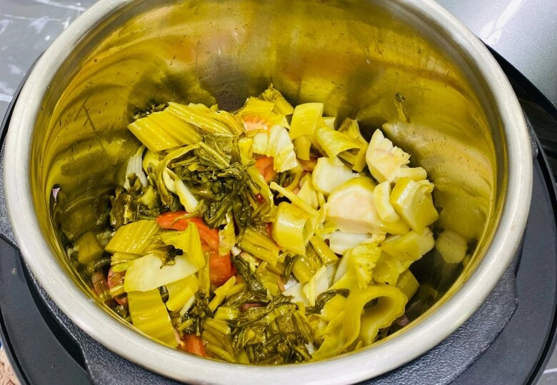 Chỉ một thay đổi nhỏ bún chân giò trở thành món ăn mới lạ ai cũng muốn thử - 6