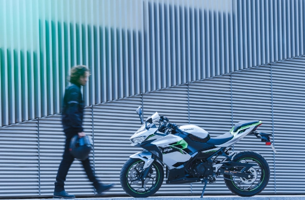 Chiếc xe điện đầu tiên của kawasaki ninja e-1 đã có giá bán chính thức - 7