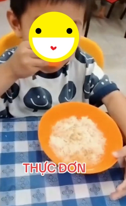Cho con học mầm non singapore mẹ việt ngỡ ngàng khi nhìn cơm trưa ở trường - 2