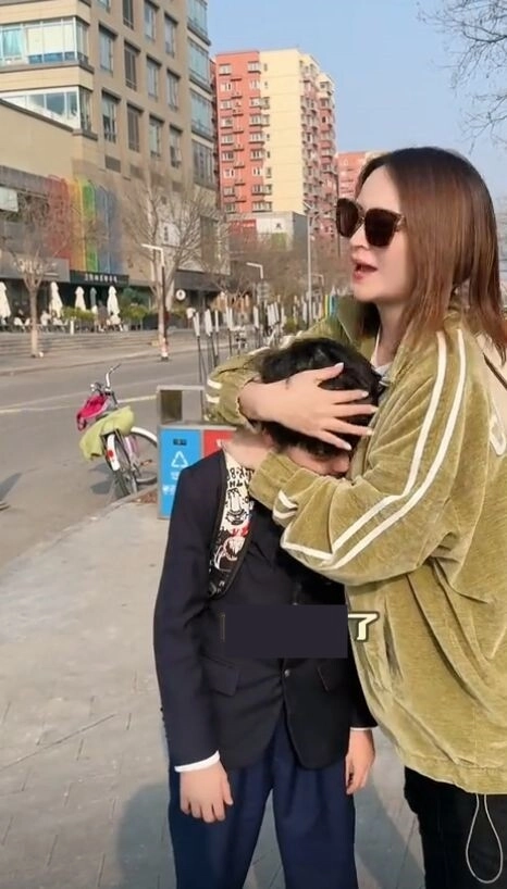 Cho con học trường quốc tế nhiều sao showbiz câm nín đi họp phụ huynh vì xung quanh bố mẹ khác bé khác toàn nói tiếng anh - 11