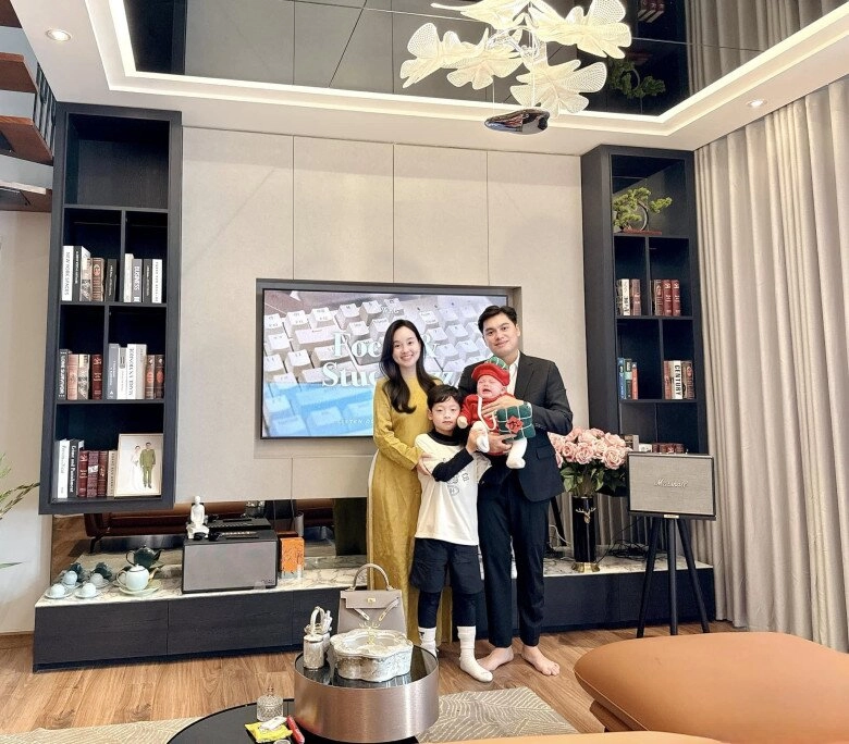 Chồng công an tặng quà valentine cho ly kute quá khéo cả mẹ lẫn con trai riêng khoai tây đều sung sướng - 7