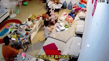 Chồng đi tắm lúc nào cũng quên đóng cửa vợ làm một chuyện khiến nhiều người xót xa - 1