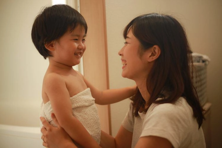 Chồng đi tắm lúc nào cũng quên đóng cửa vợ làm một chuyện khiến nhiều người xót xa - 3