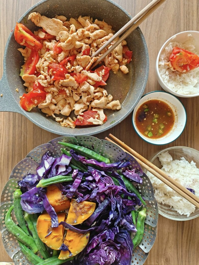 Chồng hhen niê dậy từ 5h30 để nấu ăn sáng cho vợ nàng hậu đi làm mang theo cả rổ trứng tình yêu - 4