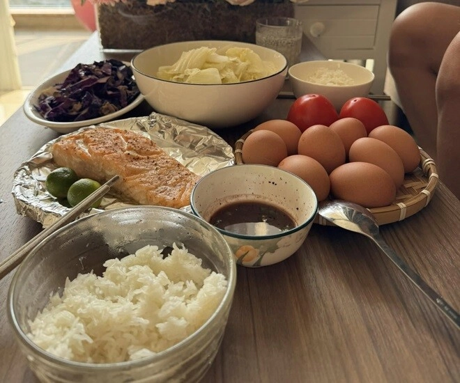 Chồng hhen niê dậy từ 5h30 để nấu ăn sáng cho vợ nàng hậu đi làm mang theo cả rổ trứng tình yêu - 5