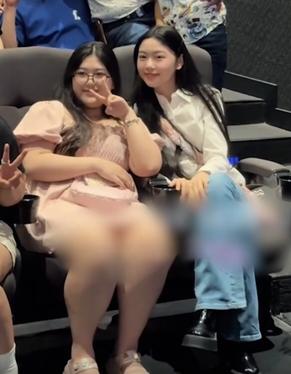 Chung khung hình với lọ lem nhà quyền linh con gái nsnd hồng vân bị so sánh ngoại hình ai cũng nói đẹp hệt mẹ ngày xưa - 1