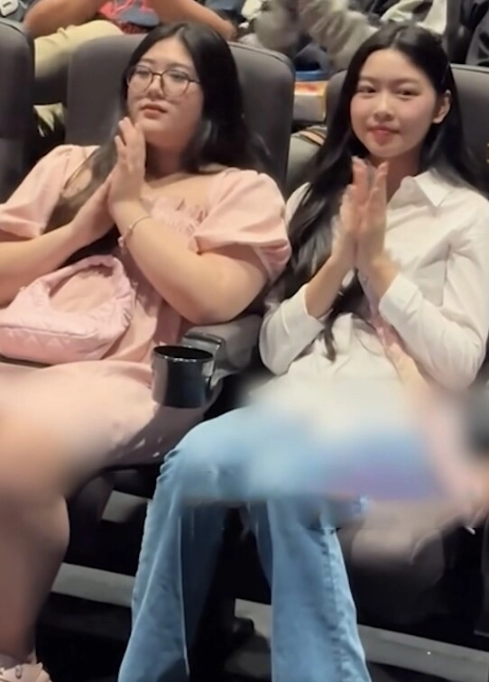 Chung khung hình với lọ lem nhà quyền linh con gái nsnd hồng vân bị so sánh ngoại hình ai cũng nói đẹp hệt mẹ ngày xưa - 2