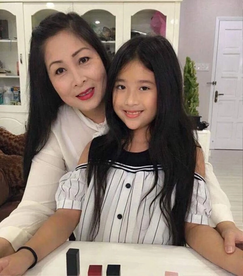 Chung khung hình với lọ lem nhà quyền linh con gái nsnd hồng vân bị so sánh ngoại hình ai cũng nói đẹp hệt mẹ ngày xưa - 8