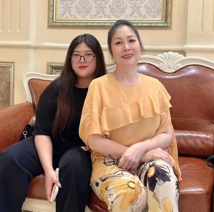 Chung khung hình với lọ lem nhà quyền linh con gái nsnd hồng vân bị so sánh ngoại hình ai cũng nói đẹp hệt mẹ ngày xưa - 9