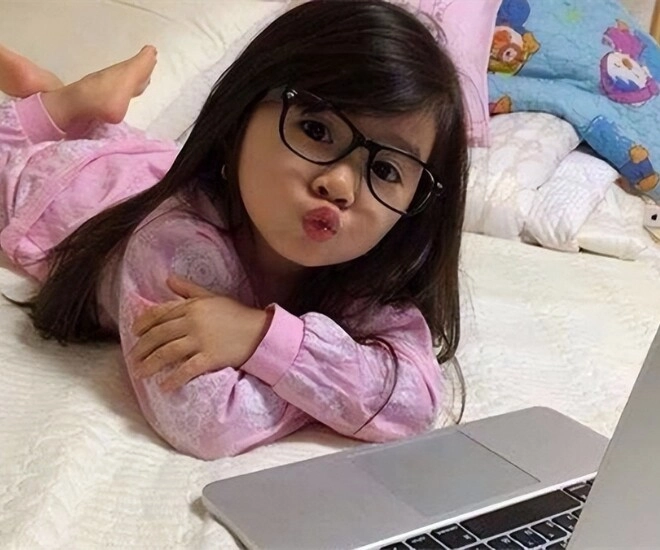 Cô bé 5 tuổi xinh như búp bê bị đồn được doanh nhân dubai nhận nuôi 8 năm sau diện mạo gây bất ngờ - 1