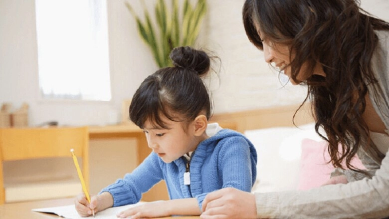 Cô giáo giao bài tập điền từ tiếng việt siêu khó khiến dân tình thi nhau đoán đáp án gây hoang mang - 4