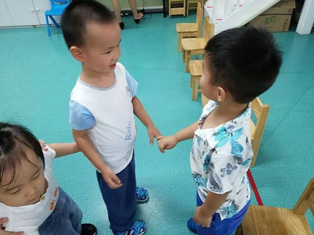 Cô giáo gửi ảnh vào nhóm lớp biểu hiện lạ của một bé trai khiến hội phụ huynh bùng nổ bình luận - 4