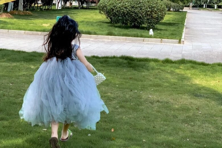 Cô giáo gửi hình con gái ngủ trưa ở trường mẫu giáo người mẹ xem xong thì hối hận - 4