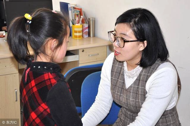 Cô giáo khen bố dạy con học khéo quá tôi hoang mang đáp nhưng chồng tôi mất 3 năm rồi - 3