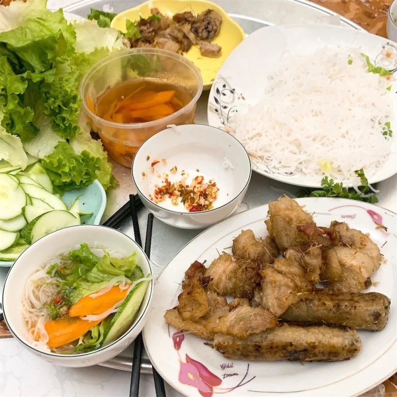 Cô nàng sinh viên đi học xa nhà ngày nào cũng vào bếp 2 bữa biết nấu ăn nhờ bố - 3