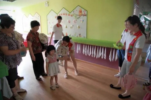 Con 4 tuổi đi xin học 3 trường đều không nhận tôi bật khóc vì lý do liên quan đến mẹ chồng - 2