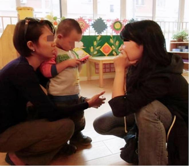 Con đi mẫu giáo cả tháng không lên lạng nào còn sụt ký mẹ đến trường thấy bữa cơm con ăn thì chết đứng - 2