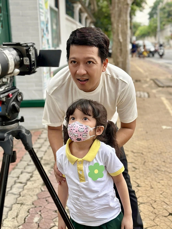 Con gái 5 tuổi của trường giang - nhã phương sắc vóc thừa hưởng từ mẹ và nét tấu hài của cha - 5