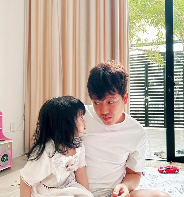 Con gái 5 tuổi của trường giang - nhã phương sắc vóc thừa hưởng từ mẹ và nét tấu hài của cha - 7