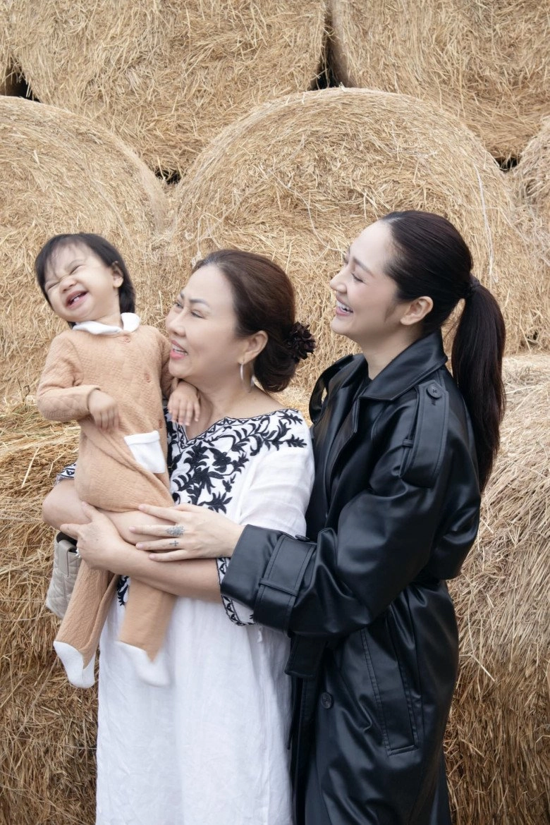 Con gái bảo anh lúc 6 tháng đã biết làm nhiều biểu cảm dễ thương nhìn giống mẹ y đúc - 6