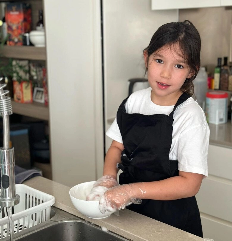 Con gái bật khóc nức nở vì sợ không được sống với mẹ nữa phản ứng của hà anh khiến ai cũng nể - 2