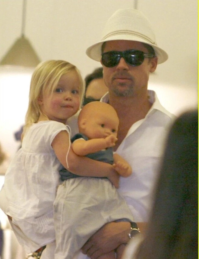 Con gái brad pitt - tom cruise giờ đều chối bỏ họ cha suri chìm đắm yêu đương shilon ngày càng nam tính - 3