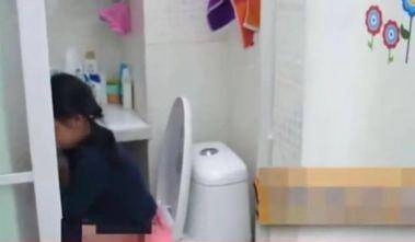 Con gái đi vệ sinh không bao giờ đóng cửa biết nguyên nhân liên quan đến người giúp việc tôi lập tức đuổi việc - 2