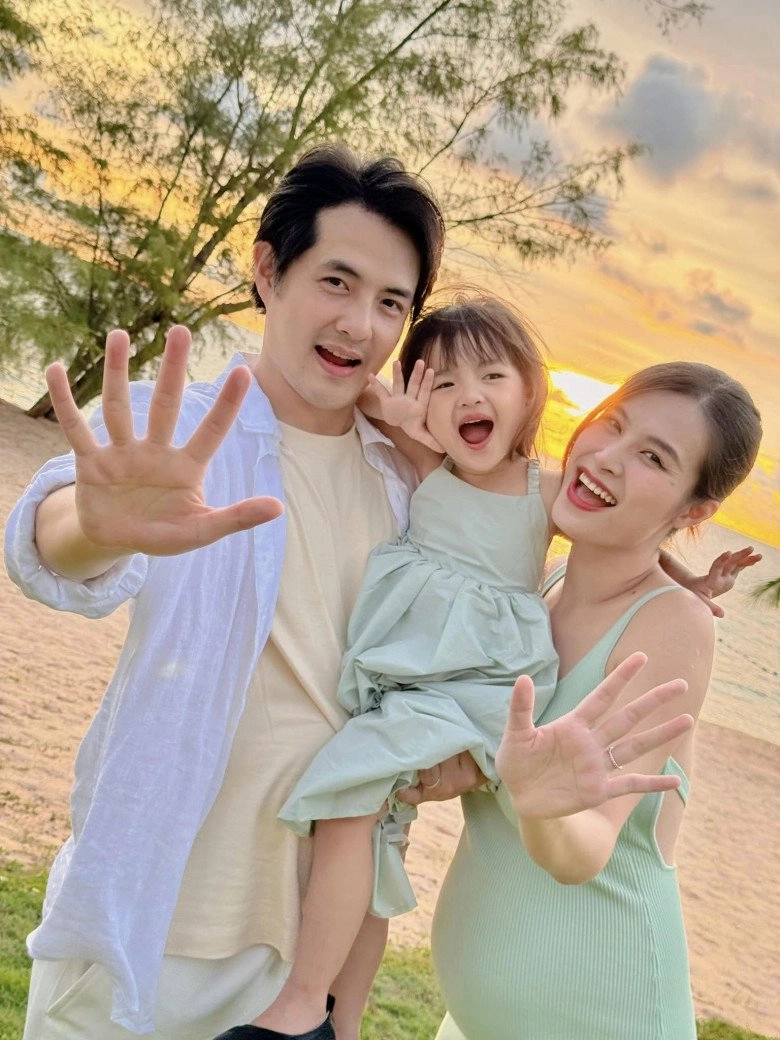 Con gái đông nhi đúng là đã nhặt hết nét đẹp bố mẹ chụp bộ ảnh bên bãi biển mà đẹp tựa nàng thơ nhí - 7