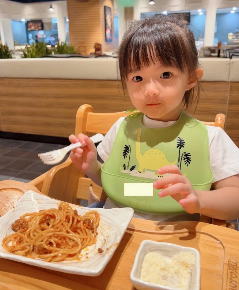 Con gái đông nhi đúng là đã nhặt hết nét đẹp bố mẹ chụp bộ ảnh bên bãi biển mà đẹp tựa nàng thơ nhí - 11