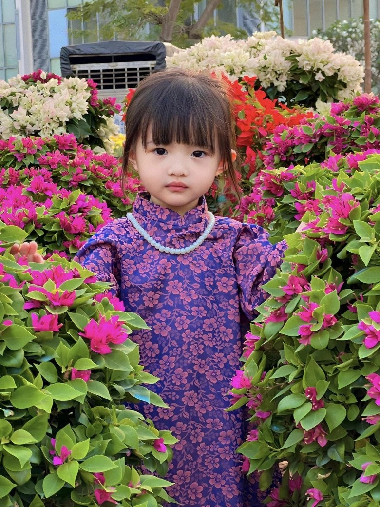 Con gái đông nhi ông cao thắng khác lạ trong diện mạo mới với mái tóc xoăn dày - 13