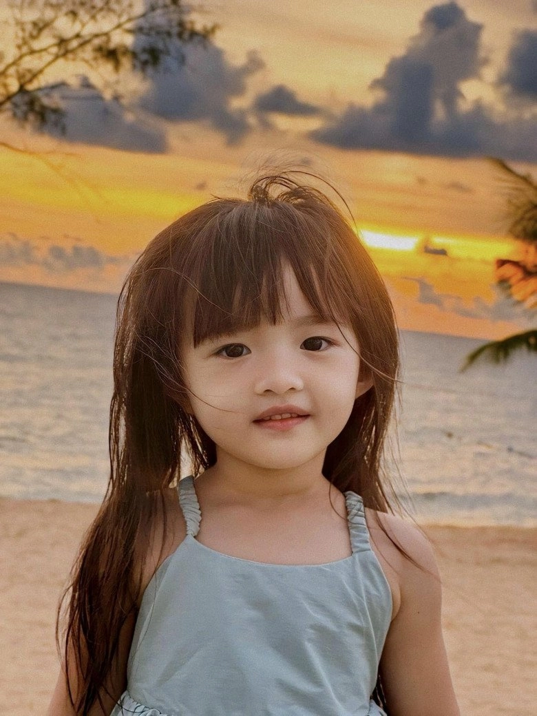 Con gái đông nhi ông cao thắng khác lạ trong diện mạo mới với mái tóc xoăn dày - 16