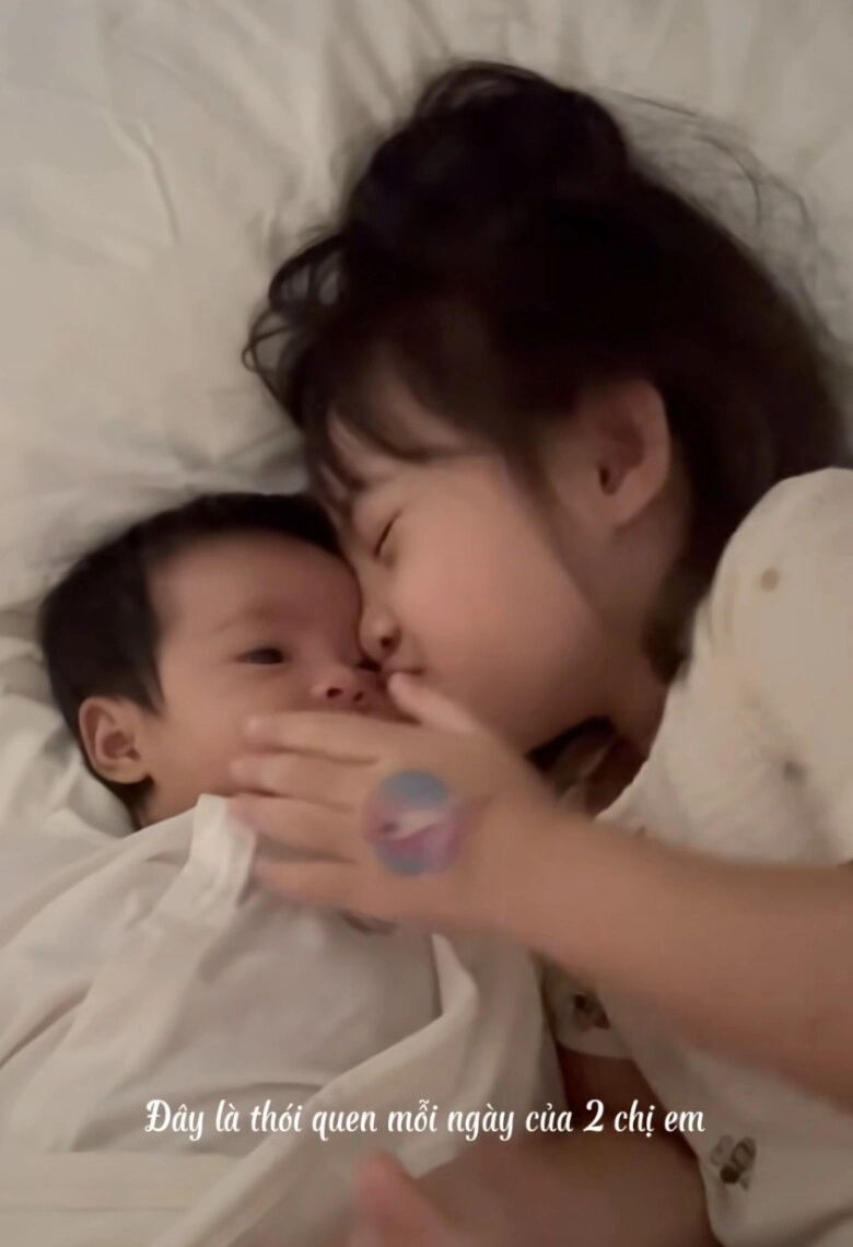 Con gái đông nhi phạm lỗi khi chơi với em sơ sinh ông cao thắng liền có cách xử lý gây chú ý - 2