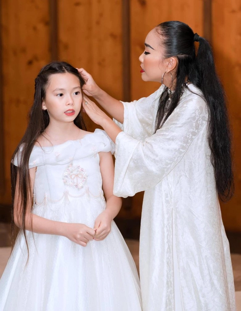 Con gái gốc thụy điển của đoan trang đi diễn cùng mẹ nhan sắc lẫn giọng hát chuẩn ca sĩ tương lai - 5
