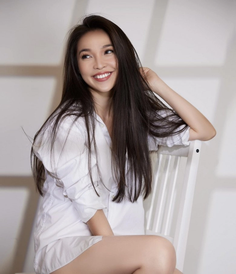 Con gái hiền thục 22 tuổi vừa xinh vừa hiếu thảo đi làm lương mẹ giữ nhìn số tiền chuyển khoản mới bất ngờ - 1