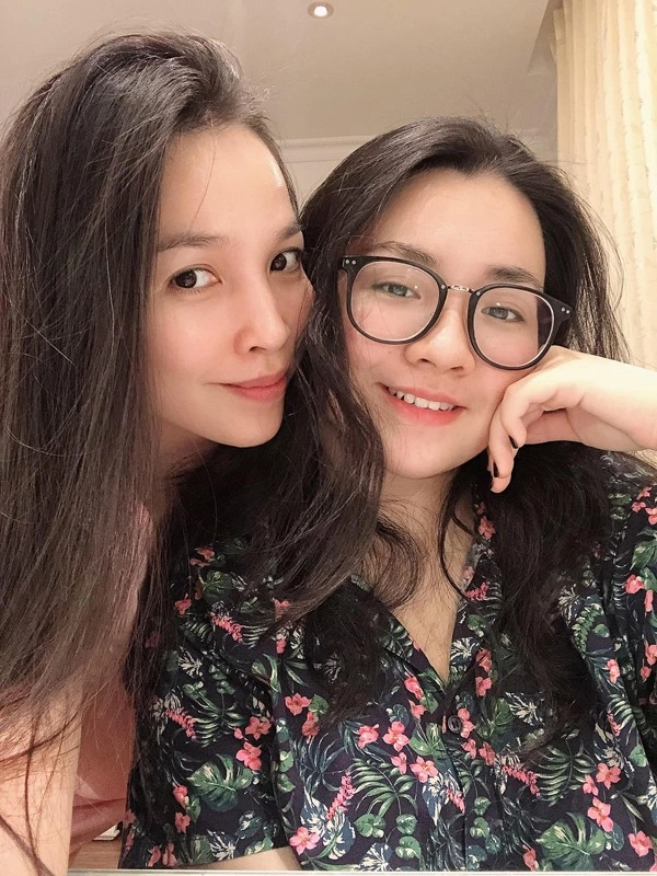 Con gái hiền thục 22 tuổi vừa xinh vừa hiếu thảo đi làm lương mẹ giữ nhìn số tiền chuyển khoản mới bất ngờ - 2
