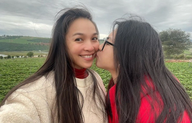 Con gái hiền thục 22 tuổi vừa xinh vừa hiếu thảo đi làm lương mẹ giữ nhìn số tiền chuyển khoản mới bất ngờ - 7