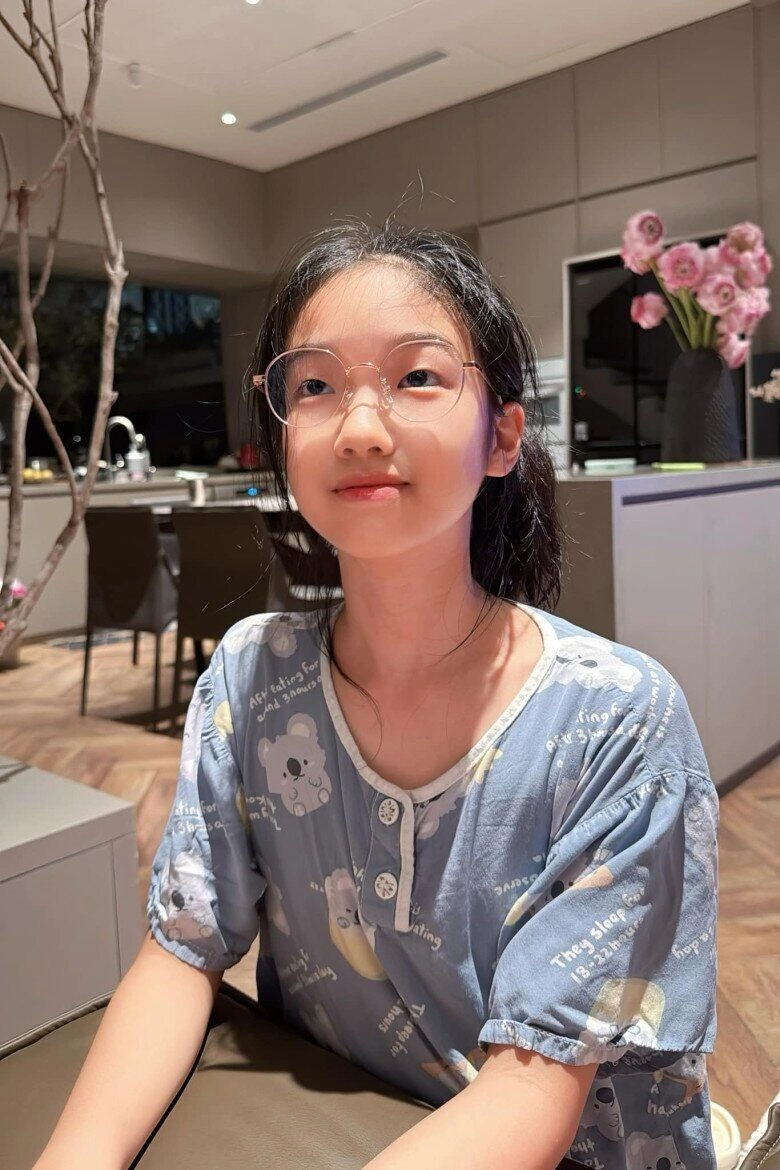 Con gái kín tiếng mà hương giang sinh năm 23 tuổi giờ đã là thiếu nữ cao gần 1m7 như chị em sinh đôi với mẹ - 6