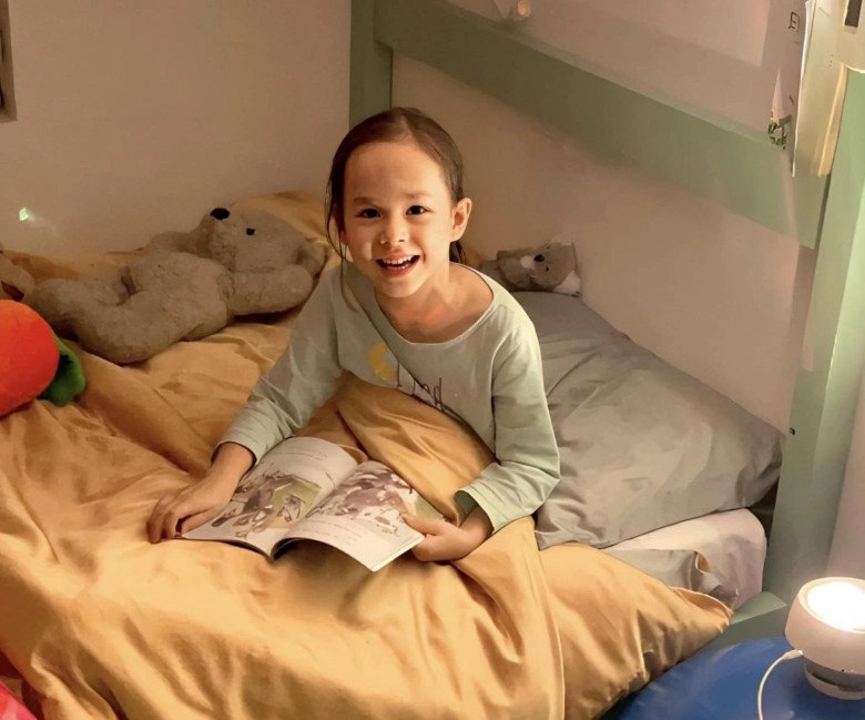 Con gái lai tây của lan phương 6 tuổi nói tiếng anh vanh vách nhưng gặp khó khăn với tiếng việt - 5